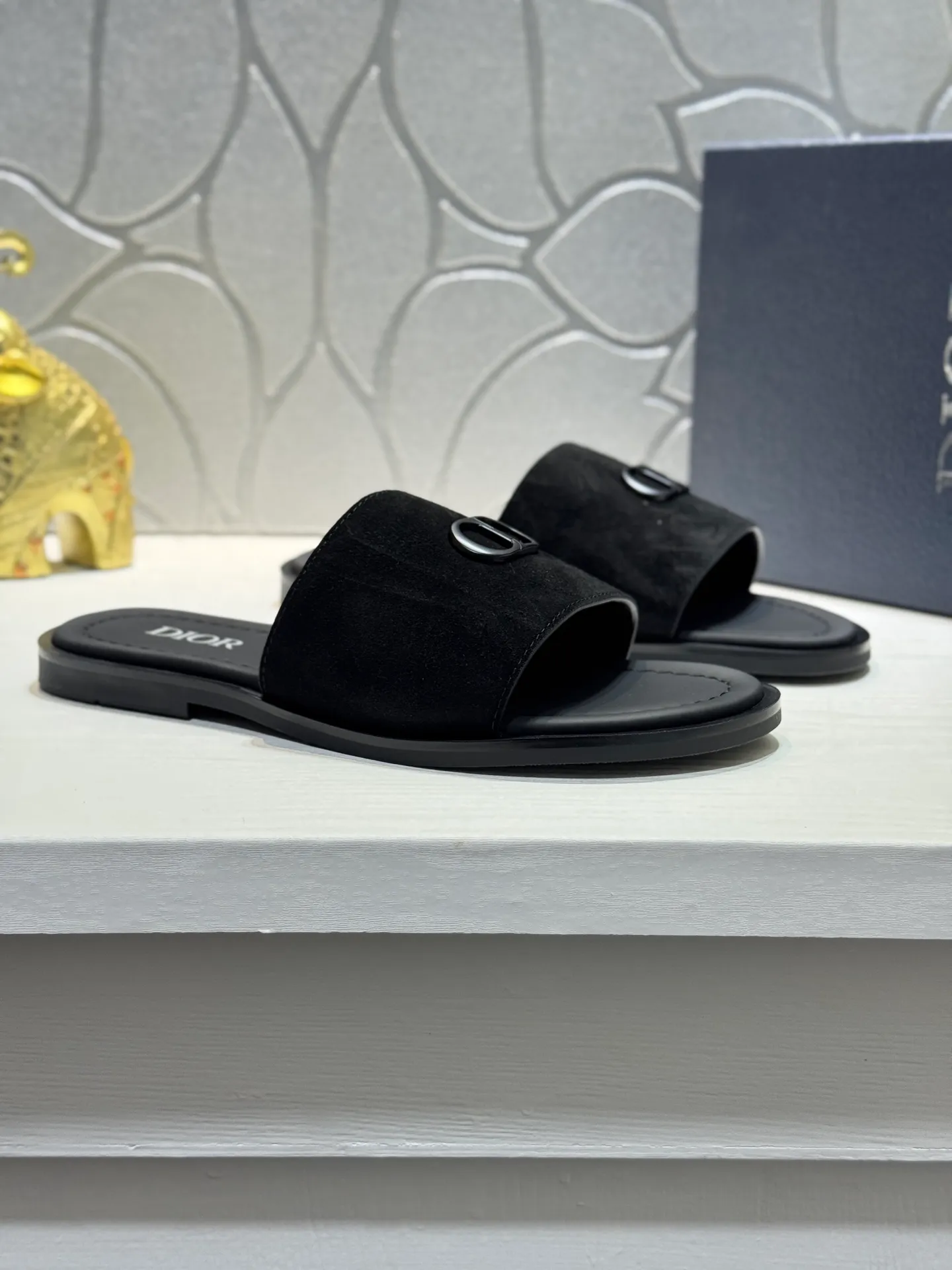 Men's men's shoes 💰320 [New style] 🦇🦇𝐂𝐡𝐫𝐢𝐬𝐭𝐢𝐚𝐧 𝐃𝐢𝐨𝐫 Dior slippers - the latest hot sandals, classic sandals, original replicas, super durable and versatile, cowhide leather with hardware accessories, very comfortable on the feet Look slim and white. Original molded outsole size: 38-44 (.45. Customized